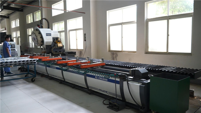 鴻發有色6米鋁型材加工中心