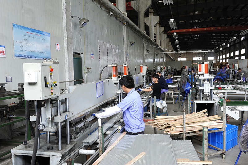 太陽能邊框半自動生產線